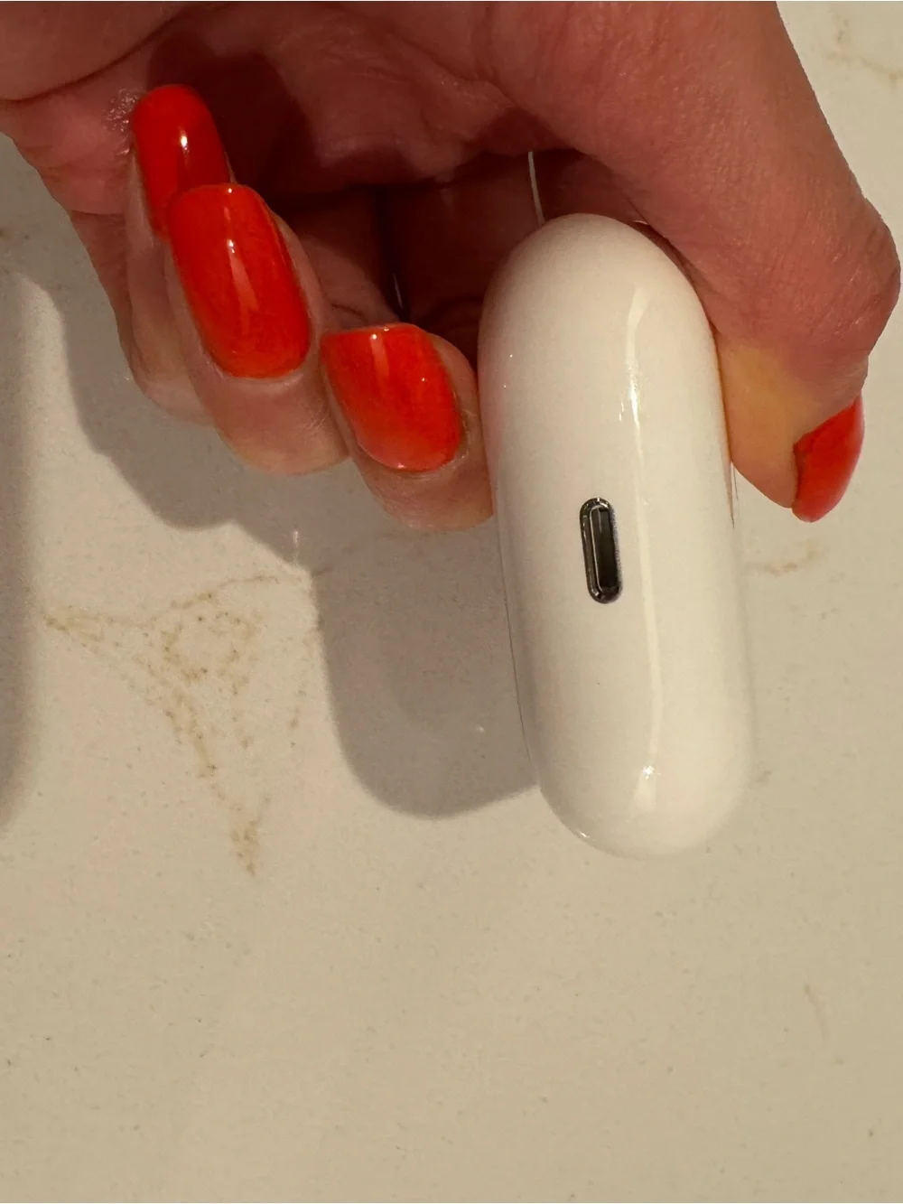 APPLE White AirPods, Charging Case, NO cord included. They WORK.